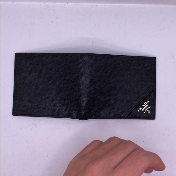 Prada Black horizontal wallet with logo - Picture 8 of 9